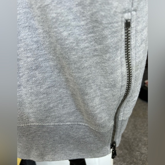 American Eagle Women’s Oversized Gray Crewneck Sweatshirt size small - Picture 2 of 10